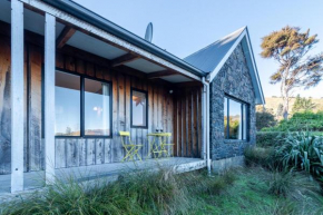 Fantail Cottage with Sea Views - Akaroa Holiday Home